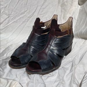 Freebird Arrow Sandal